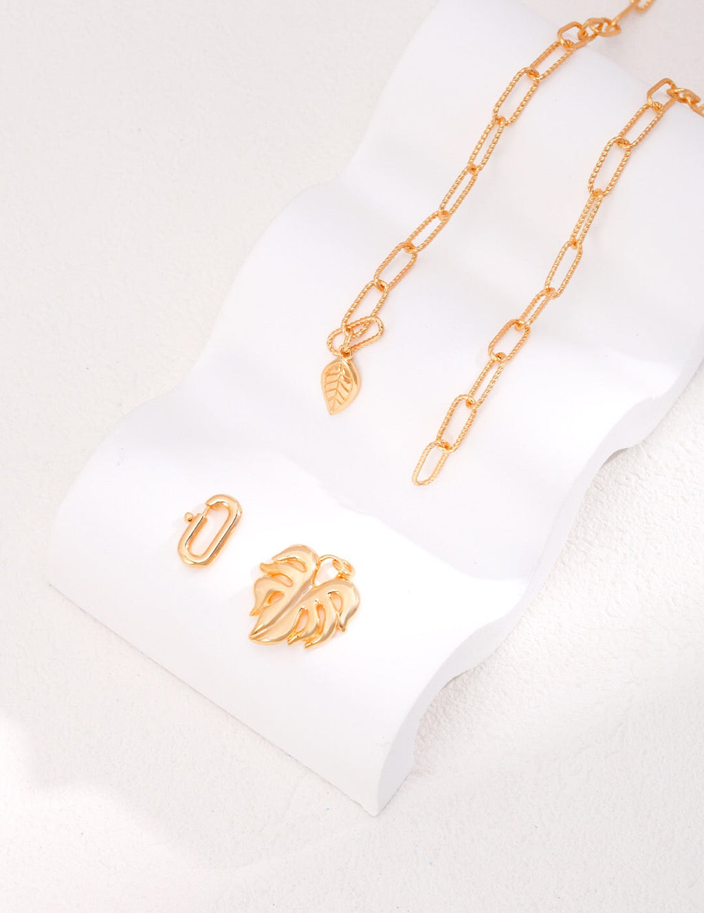 Gold Leaf Chain Pendants Necklace