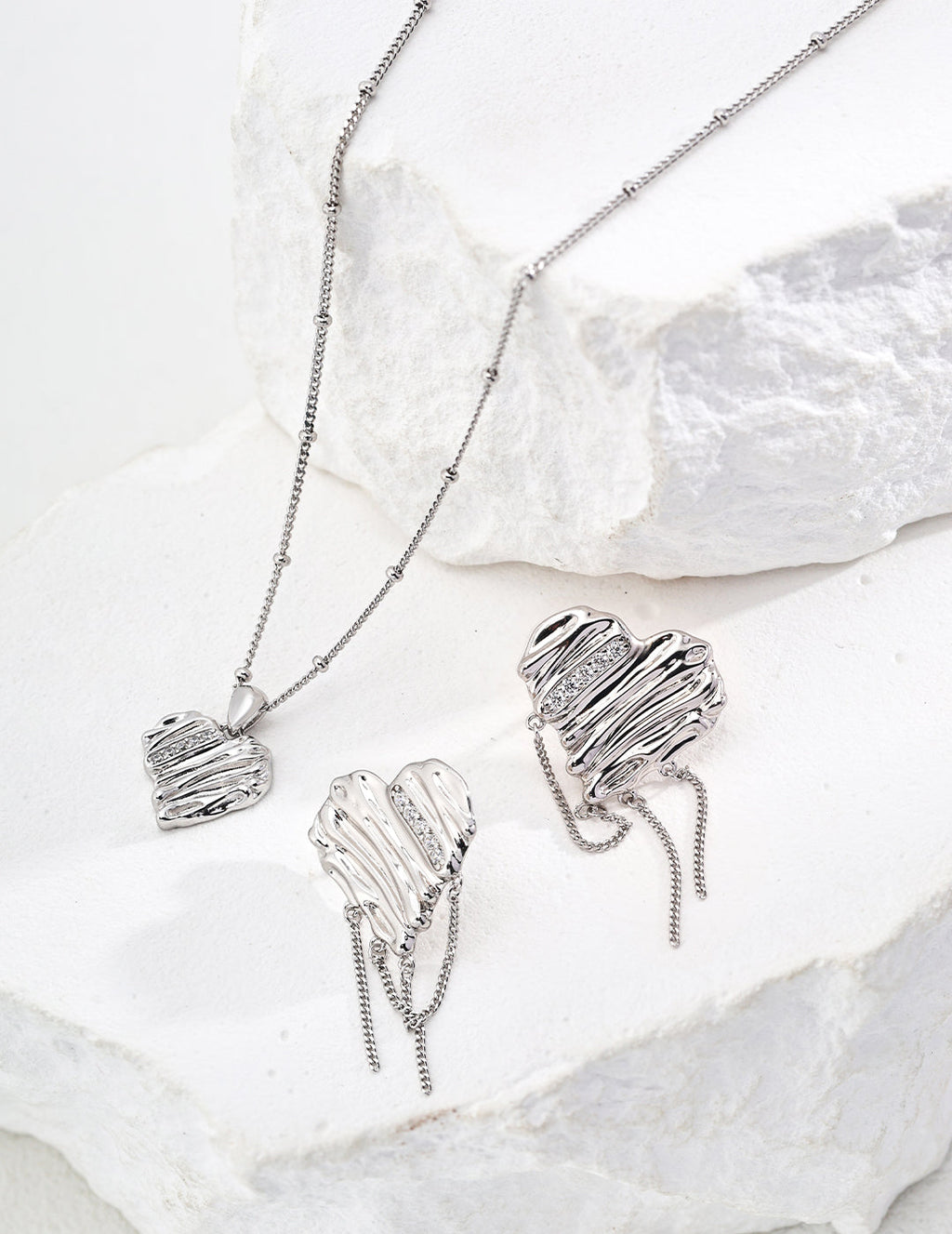 Simple Heart-Shaped Zircon Necklace