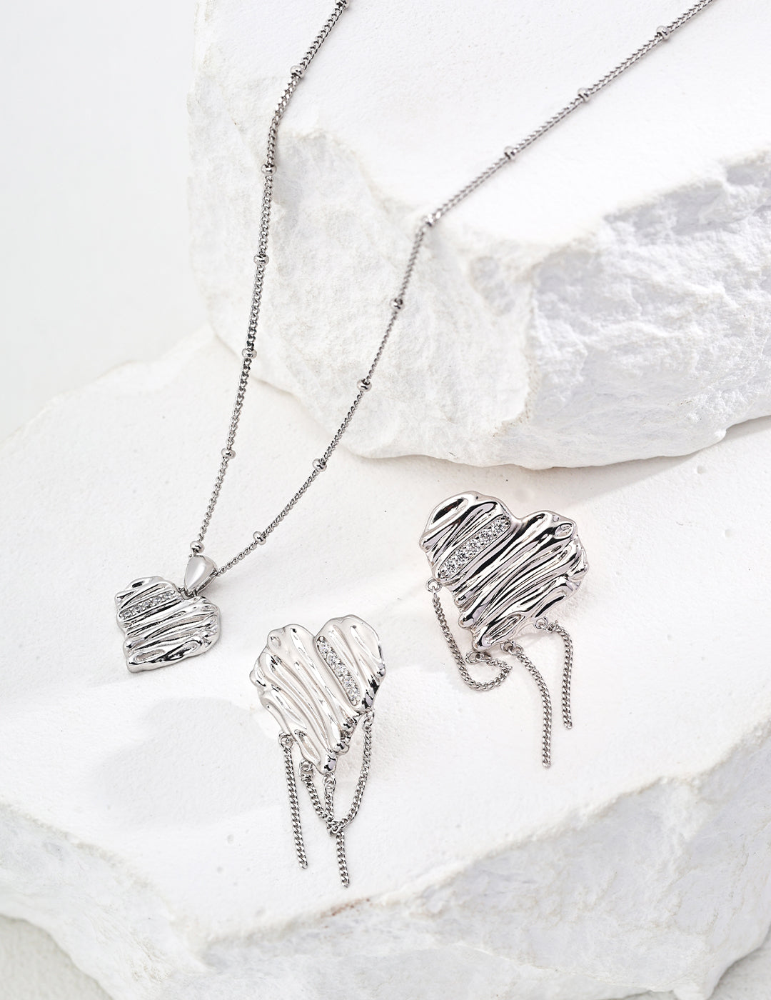 Simple Heart-Shaped Zircon Necklace